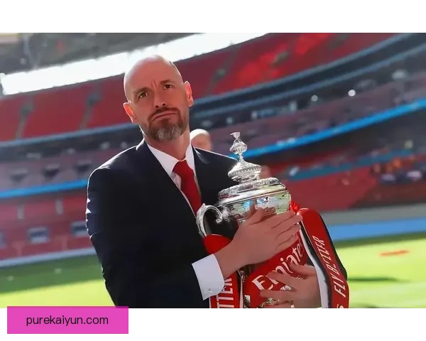 滕哈赫强化更衣室管理,持续打造团结互助的球队氛围表现亮眼。 滕哈赫强化更衣室管理,持续打造团结互助的球队氛围表现亮眼。